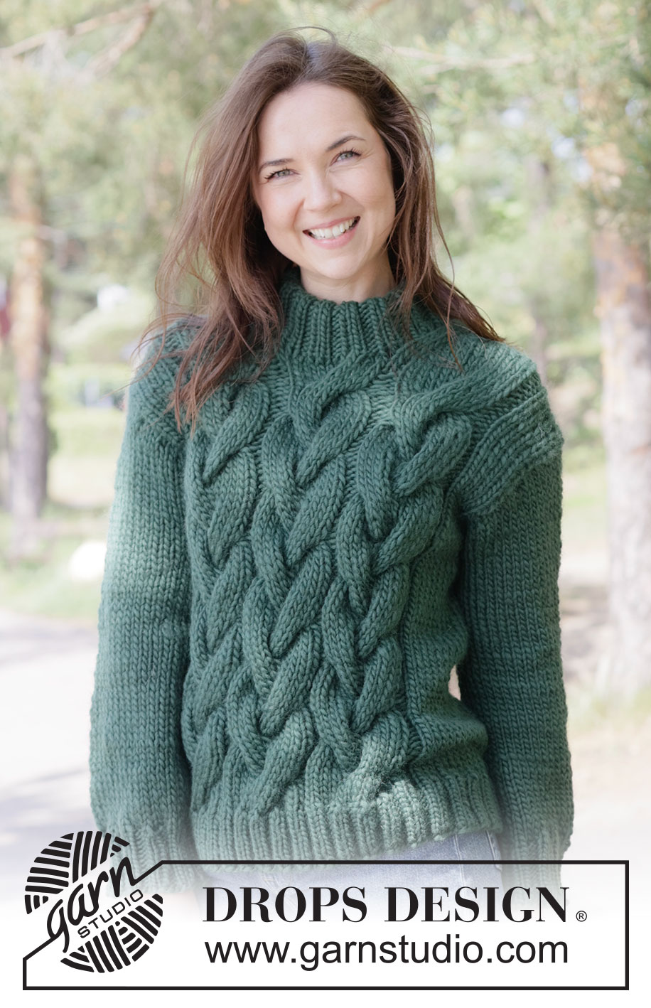Forest Braid Sweater / DROPS 263-14 - Strikket bluse i DROPS Snow. Arbejdet strikkes oppefra og ned med skrå skulder / europæisk skulder, snoninger og dobbelt halskant. Størrelse XS - XXXL.