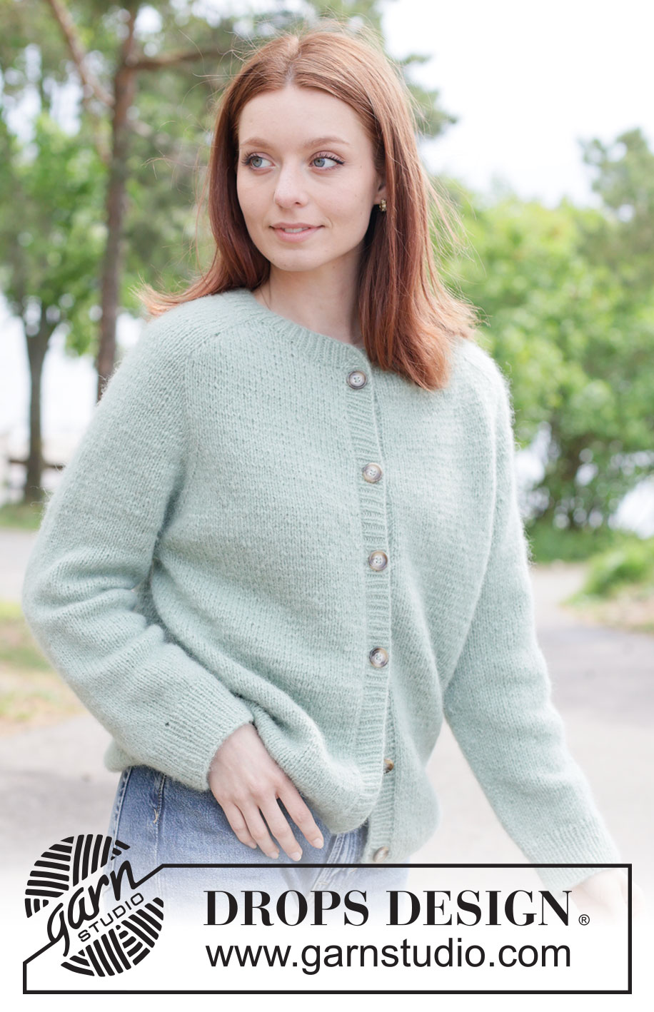 Pistachio Drift Cardigan / DROPS 263-15 - Strikket cardigan i DROPS Air. Arbejdet strikkes oppefra og ned i glatstrik med sadelskulder og opstrikket forkant. Størrelse XS - XXXL.