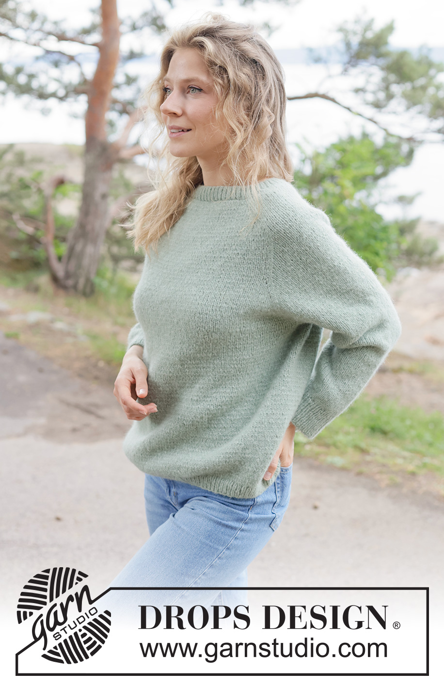 Sage Whisper Sweater / DROPS 263-16 - Maglione lavorato ai ferri in DROPS Air. Lavorato dall’alto in basso a maglia rasata con spalle a sella. Taglie: XS - XXXL.
