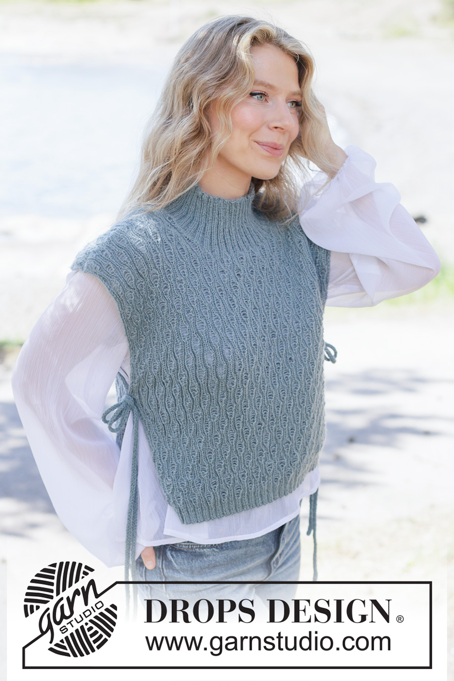 Sea Lace Vest / DROPS 263-18 - Gilet lavorato ai ferri in DROPS Alpaca. Lavorato dall’alto in basso con motivo in rilievo, collo alto e cordini ad I-cord. Taglie: XS - XXXL.