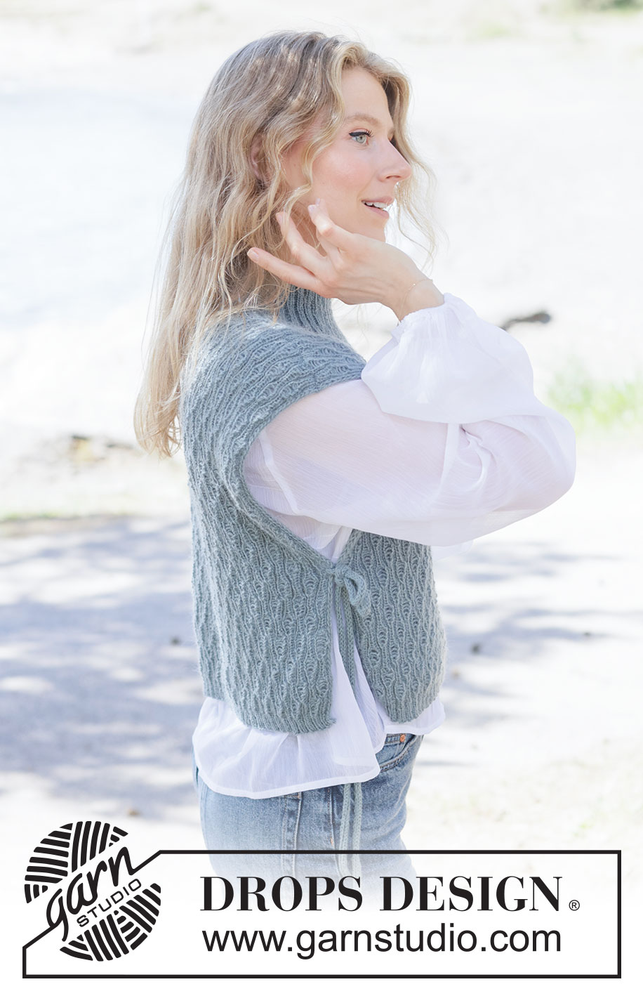 Sea Lace Vest / DROPS 263-18 - Gilet lavorato ai ferri in DROPS Alpaca. Lavorato dall’alto in basso con motivo in rilievo, collo alto e cordini ad I-cord. Taglie: XS - XXXL.
