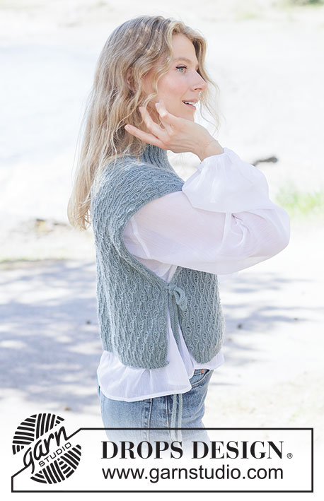 Sea Lace Vest / DROPS 263-18 - Gilet lavorato ai ferri in DROPS Alpaca. Lavorato dall’alto in basso con motivo in rilievo, collo alto e cordini ad I-cord. Taglie: XS - XXXL.