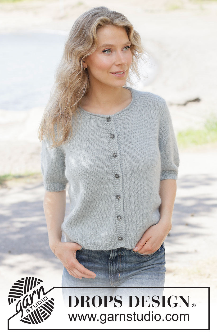 Misty Horizon Cardigan / DROPS 263-19 - Gestrickte Jacke in 1 Faden DROPS Alpaca und 1 Faden DROPS Kid-Silk oder 1 Faden DROPS BabyMerino und 1 Faden DROPS Kid-Silk. Es wird von oben nach unten glatt rechts mit europäischer Passe, Rollrand, I-Cord gestrickt. Größe XS - XXXL.