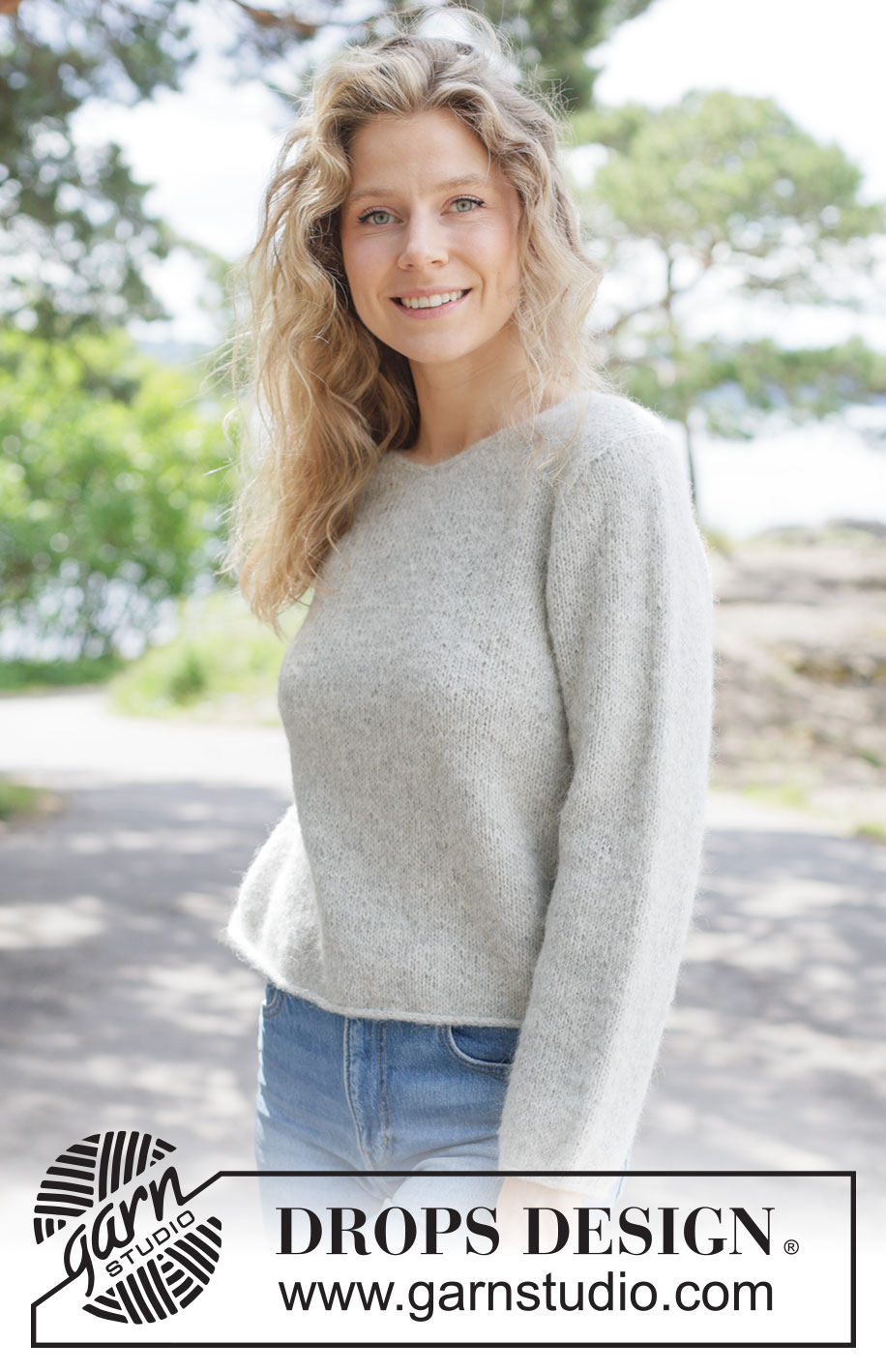 Soft Horizon Sweater / DROPS 263-20 - Knitted jumper in DROPS Brushed Alpaca Silk and DROPS Alpaca. The piece is worked top down in stocking stitch with European yoke, V-neck and I-cord. Sizes XS - XXXL.