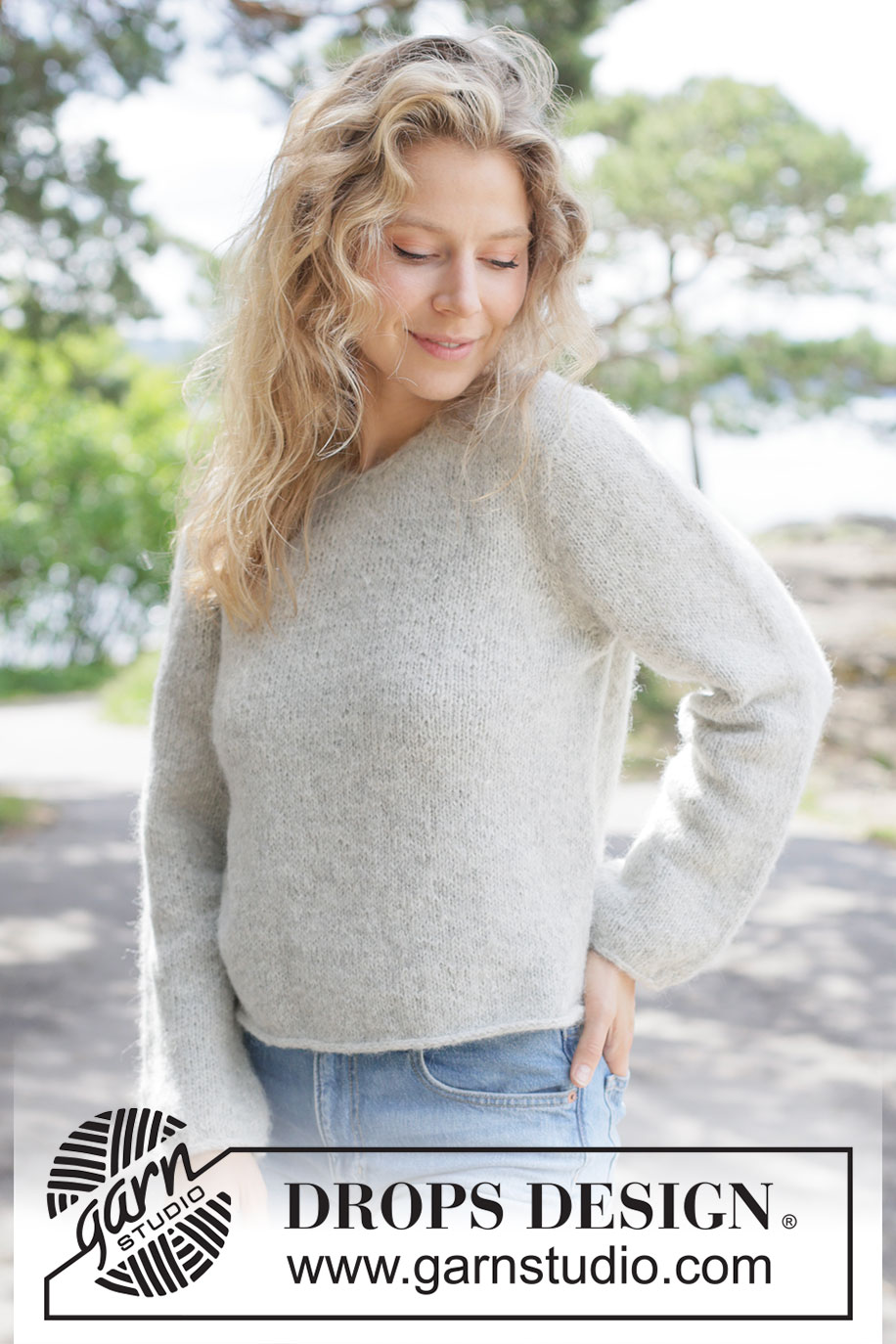 Soft Horizon Sweater / DROPS 263-20 - Knitted jumper in DROPS Brushed Alpaca Silk and DROPS Alpaca. The piece is worked top down in stocking stitch with European yoke, V-neck and I-cord. Sizes XS - XXXL.