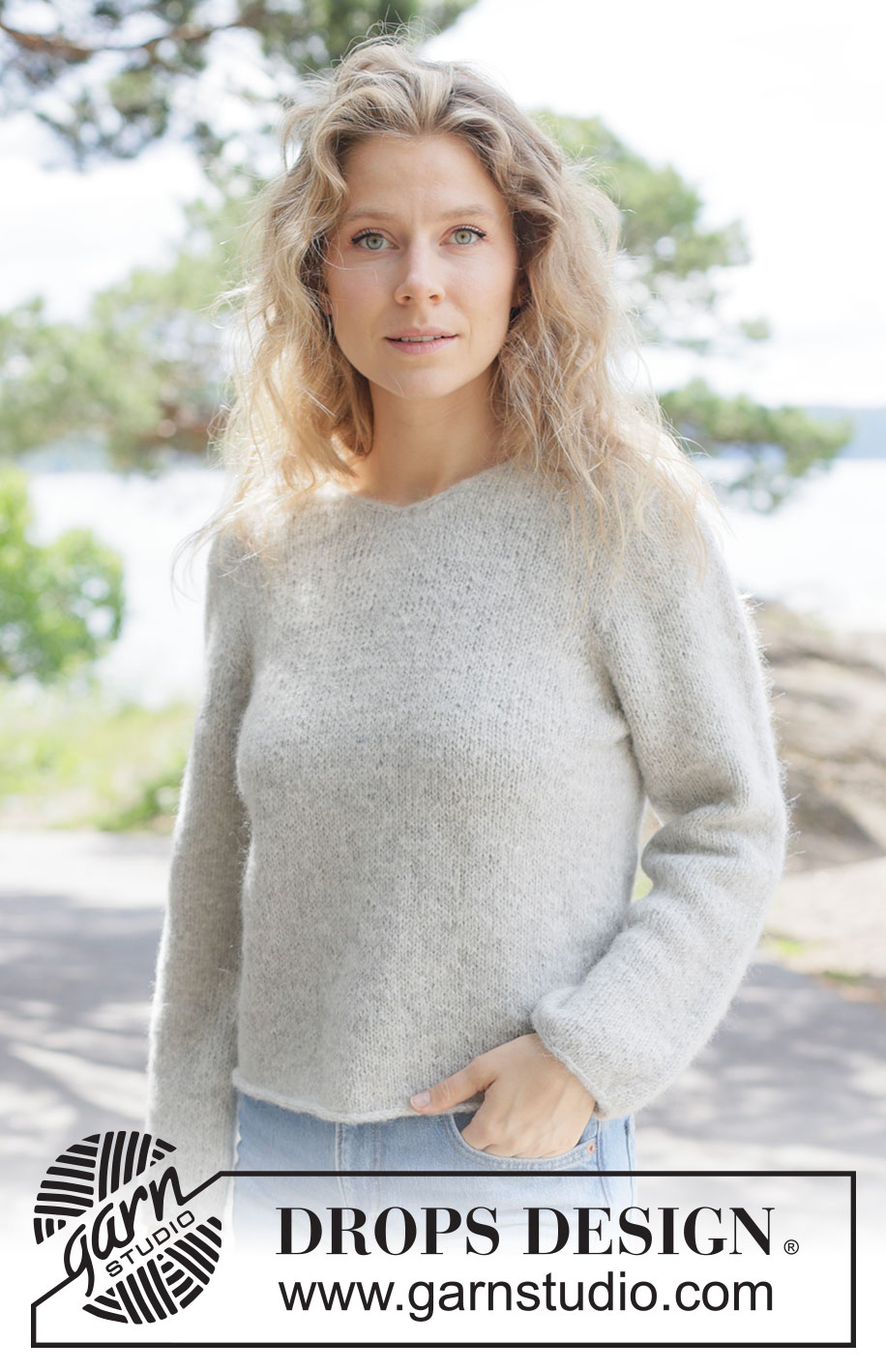 Soft Horizon Sweater / DROPS 263-20 - Knitted jumper in DROPS Brushed Alpaca Silk and DROPS Alpaca. The piece is worked top down in stocking stitch with European yoke, V-neck and I-cord. Sizes XS - XXXL.