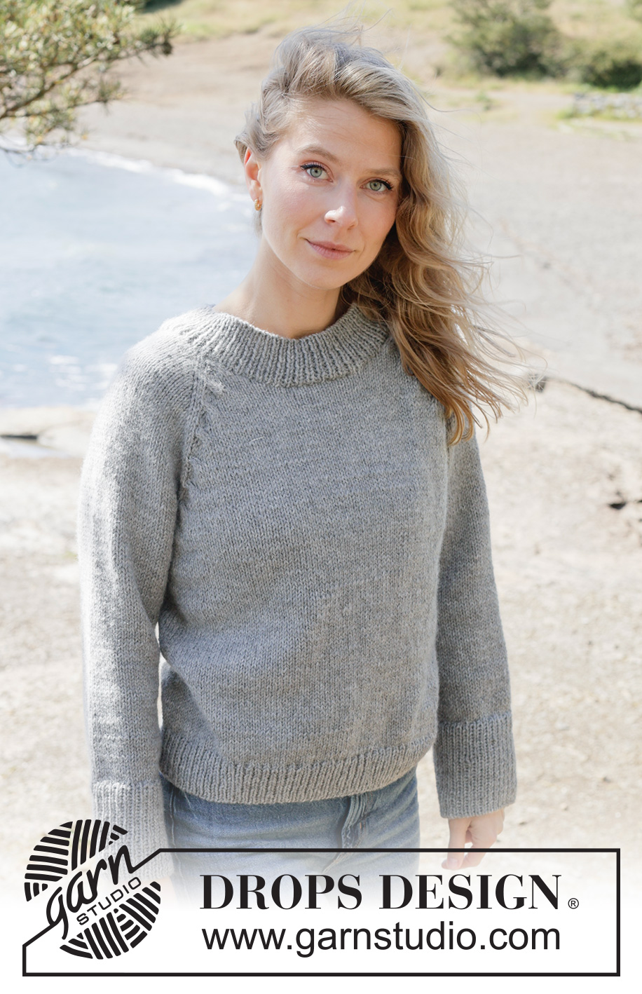 Grey Feather Sweater / DROPS 263-21 - Maglione lavorato ai ferri in DROPS Nepal o DROPS Alaska. Lavorato dall’alto in basso a maglia rasata con raglan e trecce. Taglie: XS - XXXL.