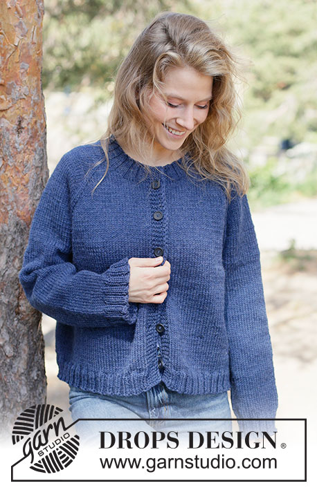 Winter Ocean Cardigan / DROPS 263-25 - Gestrickte Jacke in DROPS Alaska oder DROPS Big Merino. Die Arbeit wird von oben nach unten mit Raglan gestrickt. Größe XS - XXXL.