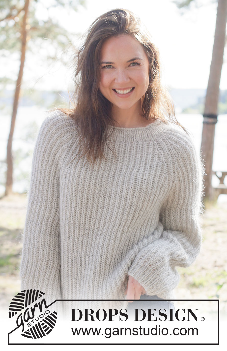Casual Lines Sweater / DROPS 263-3 - Gebreide trui in DROPS Alpaca en DROPS Kid-Silk. Het werk wordt van boven naar beneden gebreid met raglan en Engelse patentsteek. Maten XS - XXXL.