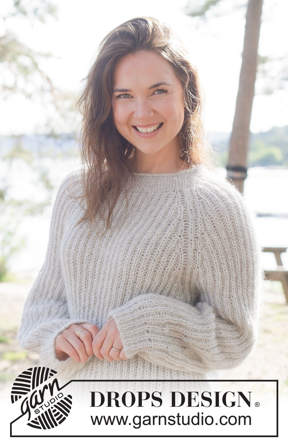 Casual Lines Sweater / DROPS 263-3 - Gebreide trui in DROPS Alpaca en DROPS Kid-Silk. Het werk wordt van boven naar beneden gebreid met raglan en Engelse patentsteek. Maten XS - XXXL.