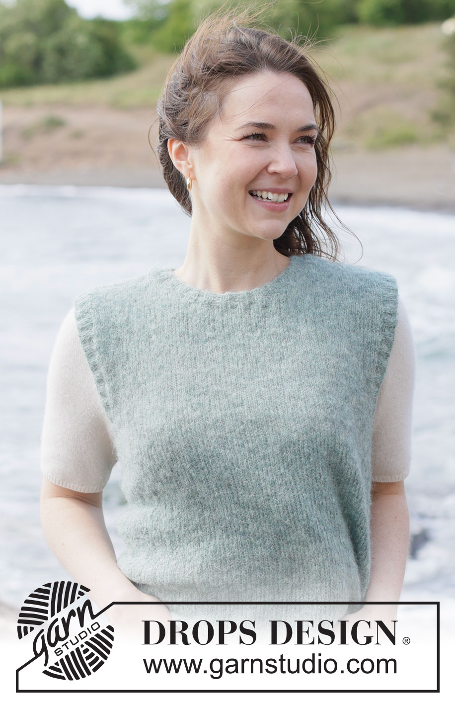 Blue Mirage Vest / DROPS 263-30 - Gilet lavorato ai ferri in DROPS Brushed Alpaca Silk. Lavorato dal basso verso l’alto a maglia rasata, con spalle diagonali e collo rotondo. Taglie: XS - XXXL.