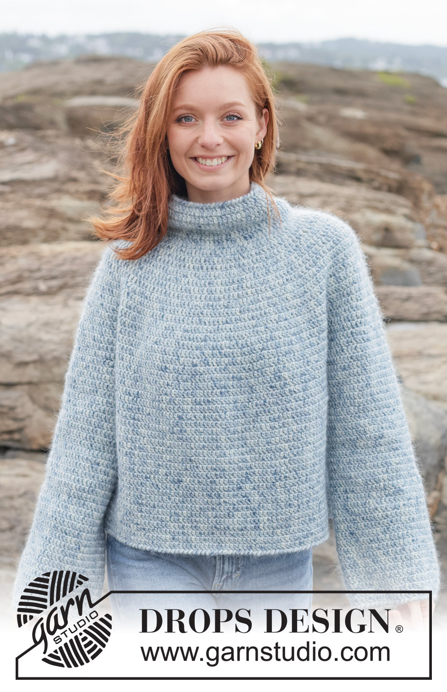 Ocean Whisper / DROPS 263-31 - Pulovr s kruhovým sedlem a račími sloupky háčkovaný shora dolů z přízí DROPS Fiesta a DROPS Kid-Silk. Velikosti: XS - XXXL.