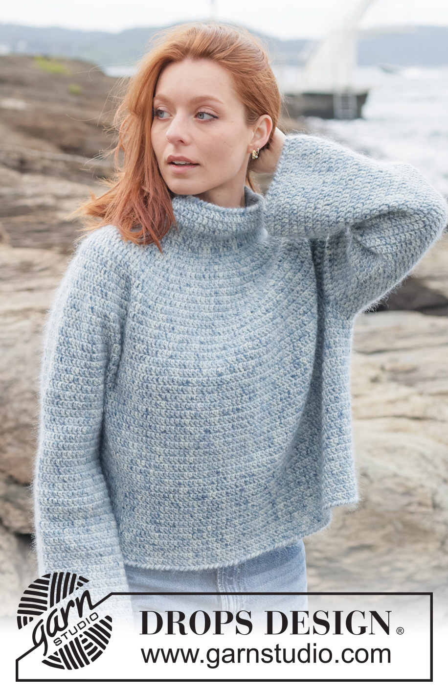 Ocean Whisper / DROPS 263-31 - Pulovr s kruhovým sedlem a račími sloupky háčkovaný shora dolů z přízí DROPS Fiesta a DROPS Kid-Silk. Velikosti: XS - XXXL.