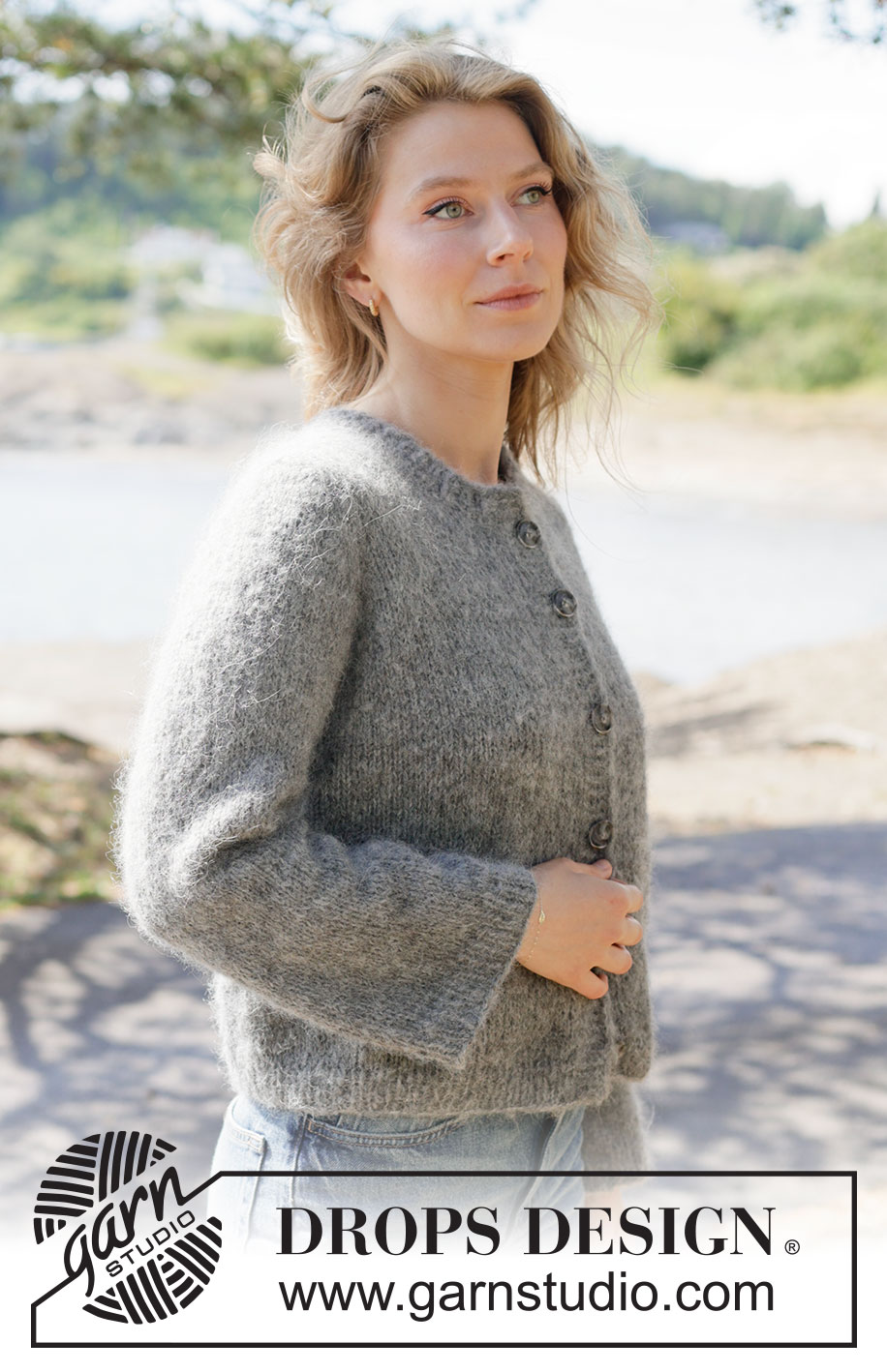 Cloud Drift Cardigan / DROPS 263-32 - Strikket jakke i 1 tråd DROPS Melody eller 2 tråder DROPS Brushed Alpaca Silk. Arbeidet strikkes ovenfra og ned i glattstrikk med europeisk bærestykke og i-cord. Størrelse XS - XXXL.