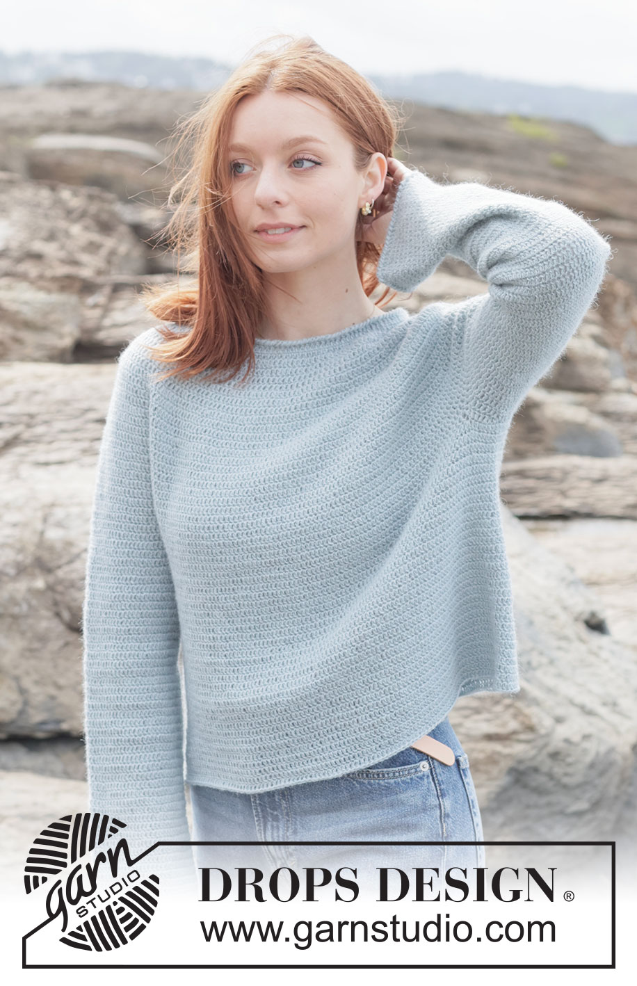 Seafoam Serenity Sweater / DROPS 263-33 - Gehäkelter Pullover in DROPS Alpaca. Die Arbeit wird von oben nach unten in Stäbchen mit Rundpasse und Krebsmaschen gehäkelt. Größe XS - XXXL.