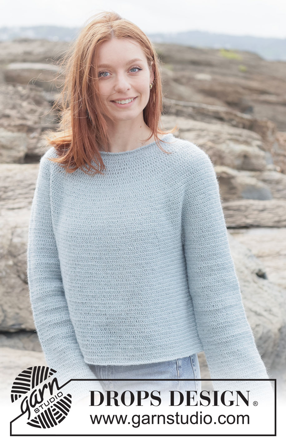 Seafoam Serenity Sweater / DROPS 263-33 - Gehäkelter Pullover in DROPS Alpaca. Die Arbeit wird von oben nach unten in Stäbchen mit Rundpasse und Krebsmaschen gehäkelt. Größe XS - XXXL.