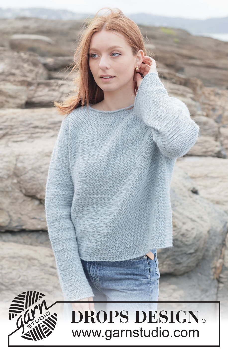 Seafoam Serenity Sweater / DROPS 263-33 - Gehäkelter Pullover in DROPS Alpaca. Die Arbeit wird von oben nach unten in Stäbchen mit Rundpasse und Krebsmaschen gehäkelt. Größe XS - XXXL.