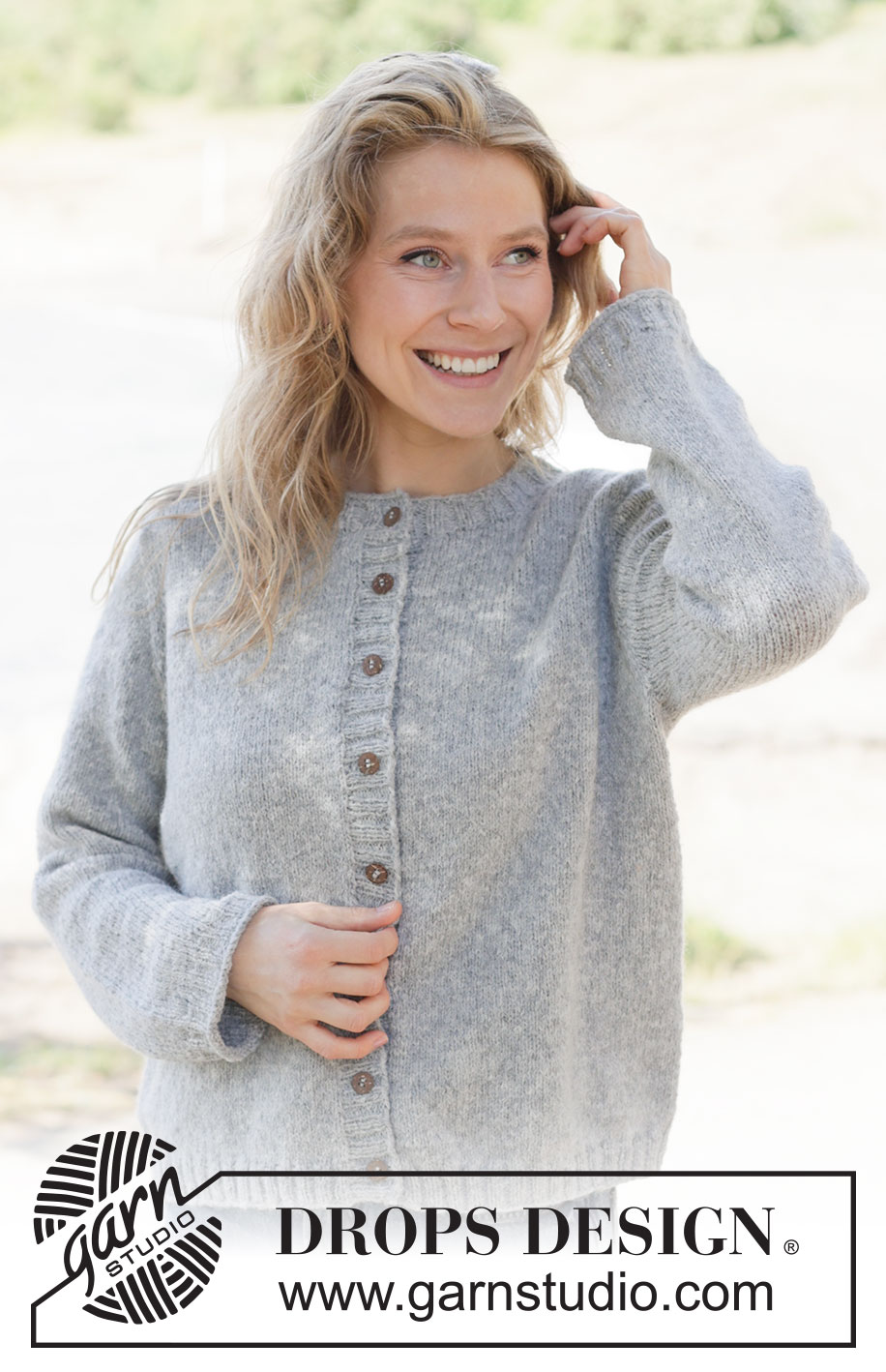 Silver Snuggle Cardigan / DROPS 263-35 - Strikket jakke i DROPS Sky eller DROPS Cotton Merino. Arbeidet strikkes ovenfra og ned i glattstrikk med europeisk bærestykke.  Størrelse S - XXXL.