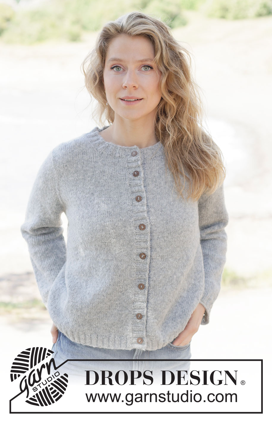 Silver Snuggle Cardigan / DROPS 263-35 - Strikket jakke i DROPS Sky eller DROPS Cotton Merino. Arbeidet strikkes ovenfra og ned i glattstrikk med europeisk bærestykke.  Størrelse S - XXXL.