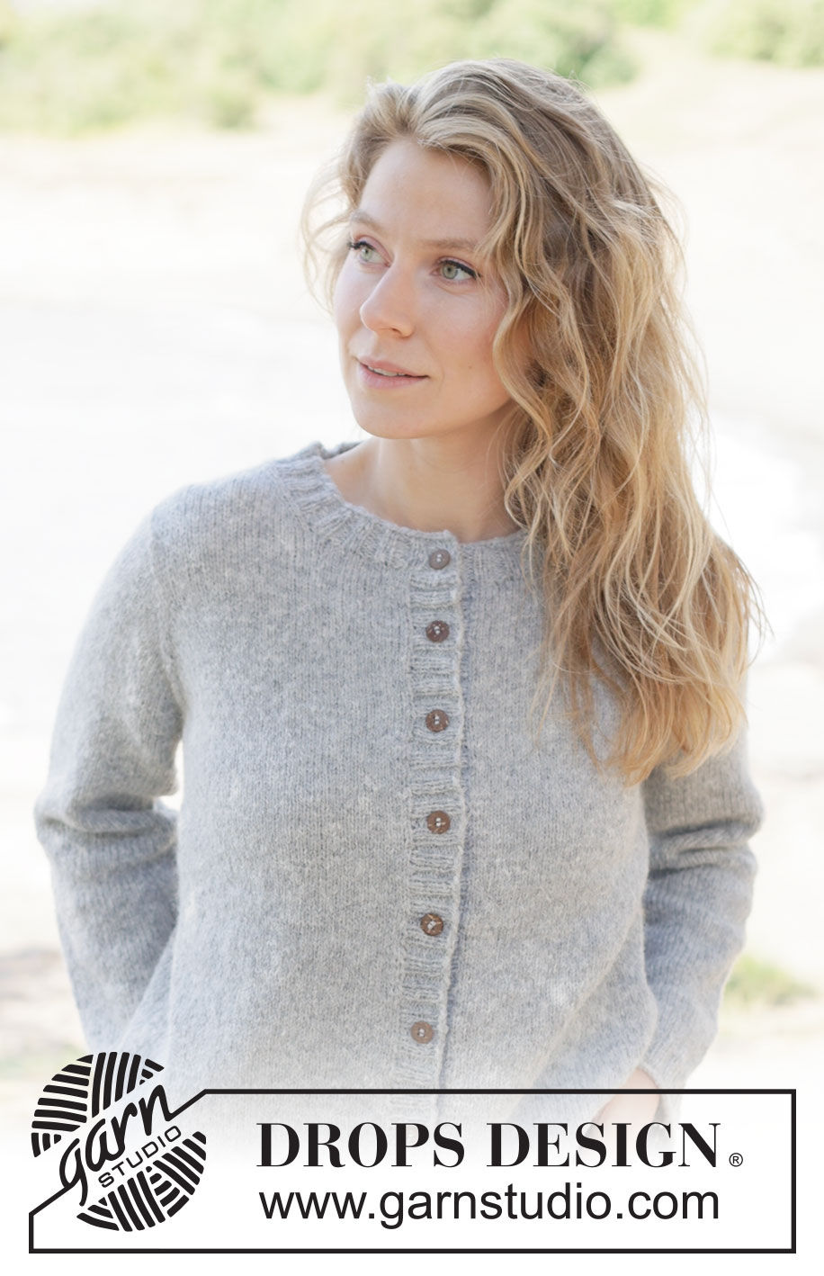 Silver Snuggle Cardigan / DROPS 263-35 - Strikket jakke i DROPS Sky eller DROPS Cotton Merino. Arbeidet strikkes ovenfra og ned i glattstrikk med europeisk bærestykke.  Størrelse S - XXXL.