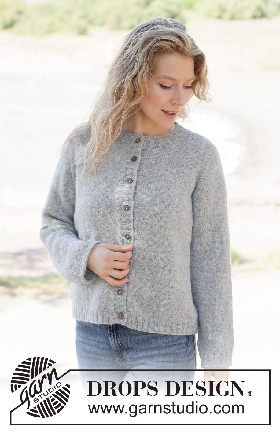 Silver Snuggle Cardigan / DROPS 263-35 - Strikket jakke i DROPS Sky eller DROPS Cotton Merino. Arbeidet strikkes ovenfra og ned i glattstrikk med europeisk bærestykke.  Størrelse S - XXXL.