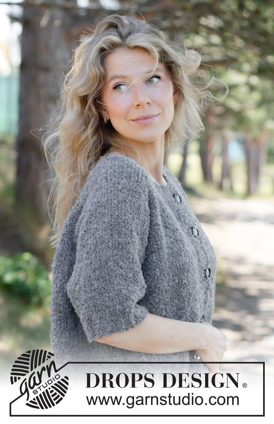 Emery Stone Cardigan / DROPS 263-38 - Rozpinany sweter na drutach, z krótkim rękawem, przerabiany od góry do dołu, z włóczki DROPS Alpaca Bouclé. Wykonany dżersejem, z reglanowymi rękawami i brzegiem I-cordem. Od XS do XXXL.