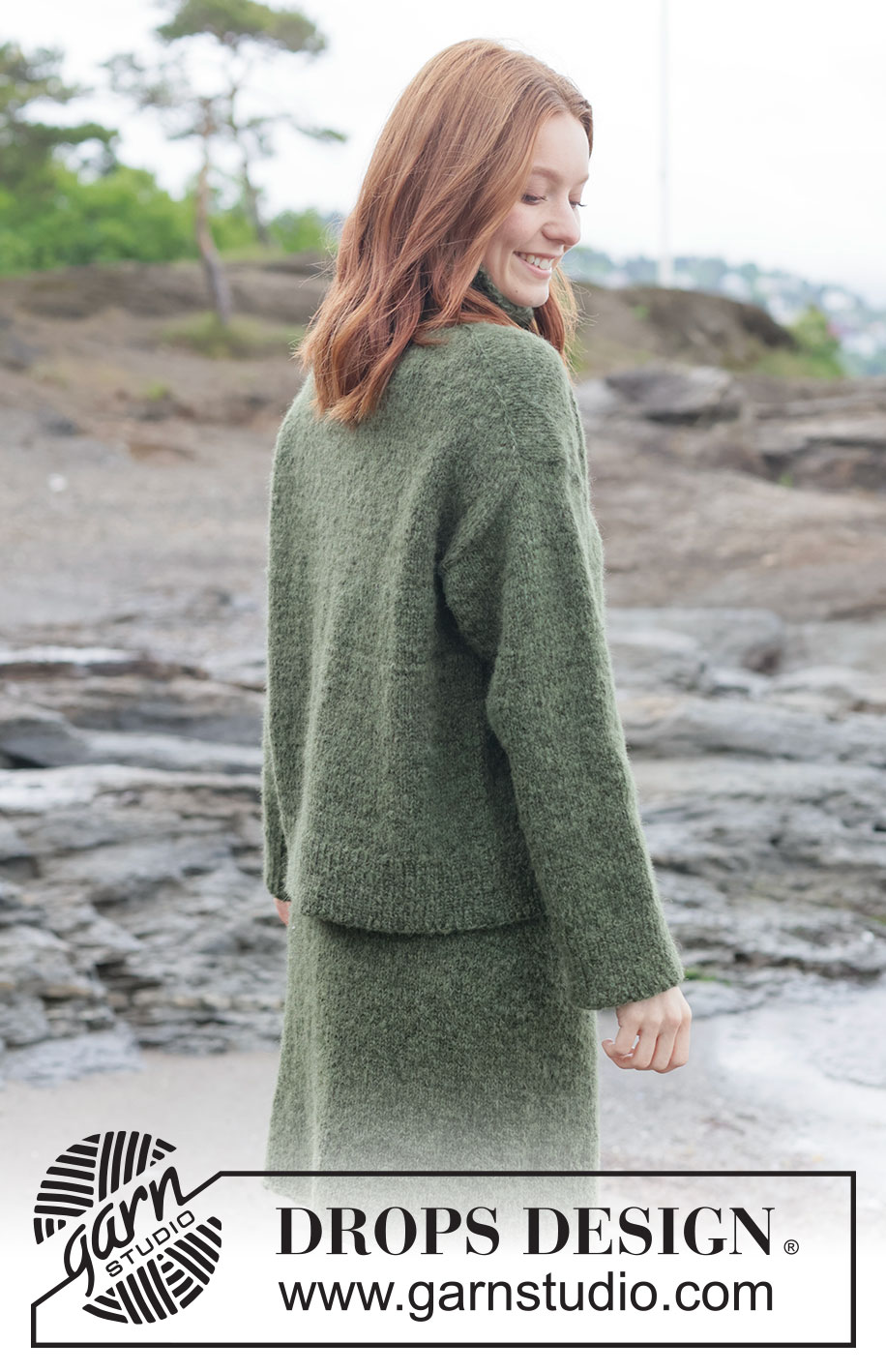 Everfern Sweater / DROPS 263-39 - Gebreide trui in DROPS Brushed Alpaca Silk en DROPS Alpaca. Het werk wordt van boven naar beneden gebreid met Europeaanse schouder/ diagonale schouder, hoge col en tricotsteek. Maat XS – XXXL.