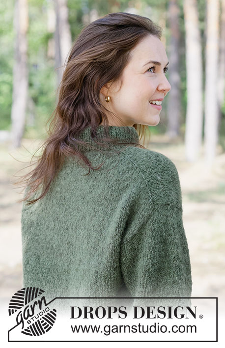 Everfern Sweater / DROPS 263-39 - Gebreide trui in DROPS Brushed Alpaca Silk en DROPS Alpaca. Het werk wordt van boven naar beneden gebreid met Europeaanse schouder/ diagonale schouder, hoge col en tricotsteek. Maat XS – XXXL.
