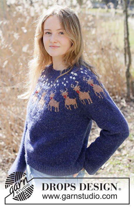 Rudolph's Parade Sweater / DROPS 263-41 - Sweter na drutach, przerabiany od góry do dołu, z włóczki DROPS Air. Przerabiany dżersejem, z zaokrąglonym karczkiem, wielokolorowym żakardem i w renifery. Od XS do XXXL. Temat: Boże Narodzenie.