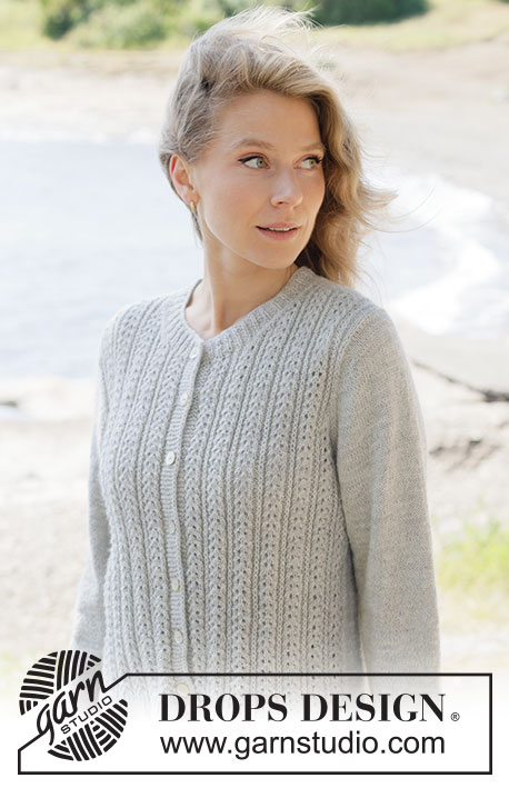 Icy Pearls Sweater / DROPS 263-5 - Rozpinany sweter na drutach, przerabiany od góry do dołu z włóczki DROPS Flora lub DROPS Nord. Z europejskim karczkiem, przodami ściegiem ażurowym, tyłem i rękawami dżersejem i obszyciami przodów z I-cordem. Od XS do XXXL.