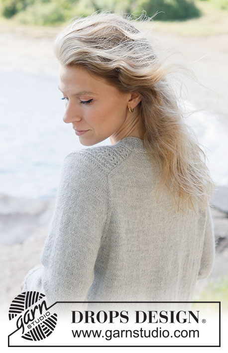 Icy Pearls Sweater / DROPS 263-5 - Rozpinany sweter na drutach, przerabiany od góry do dołu z włóczki DROPS Flora lub DROPS Nord. Z europejskim karczkiem, przodami ściegiem ażurowym, tyłem i rękawami dżersejem i obszyciami przodów z I-cordem. Od XS do XXXL.