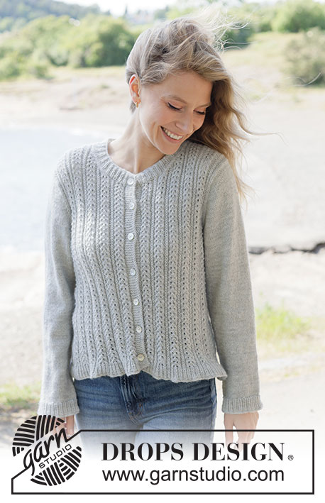 Icy Pearls Sweater / DROPS 263-5 - Rozpinany sweter na drutach, przerabiany od góry do dołu z włóczki DROPS Flora lub DROPS Nord. Z europejskim karczkiem, przodami ściegiem ażurowym, tyłem i rękawami dżersejem i obszyciami przodów z I-cordem. Od XS do XXXL.