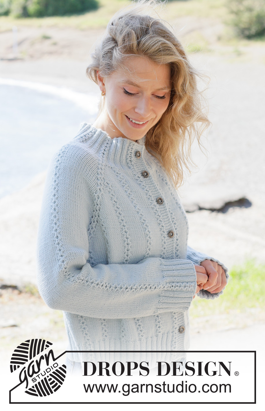 Rain Trail Cardigan / DROPS 263-8 - Raglánový propínací svetr s jemnými copánky pletený shora dolů lícovým žerzejem z příze DROPS Daisy nebo DROPS Merino Extra Fine. Velikosti: XS - XXXL.