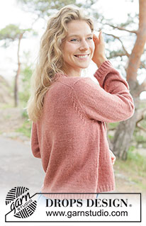 Frosted Cranberry Sweater / DROPS 264-13 - Gestrickter Pullover in DROPS BabyMerino. Die Arbeit wird von oben nach unten glatt rechts mit europäischer Passe, Zopfmuster und Rollrand gestrickt. Größe XS - XXXL.