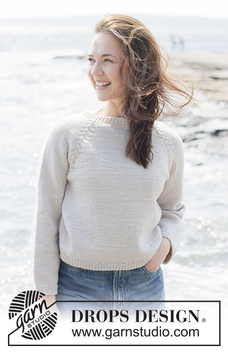 Frost Petal Sweater / DROPS 264-15 - Strikket bluse i DROPS Merino Extra Fine eller DROPS Puna. Arbejdet strikkes oppefra og ned med raglan og glatstrik. Størrelse XS - XXXL.