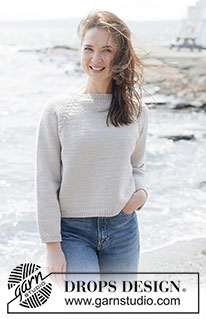 Frost Petal Sweater / DROPS 264-15 - Strikket bluse i DROPS Merino Extra Fine eller DROPS Puna. Arbejdet strikkes oppefra og ned med raglan og glatstrik. Størrelse XS - XXXL.