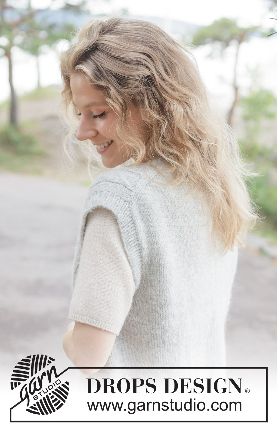 Silver Thistle Vest / DROPS 264-17 - Gilet lavorato ai ferri in DROPS Air. Lavorato dall’alto in basso con spalle europee /diagonali e trecce. Taglie: XS - XXXL.