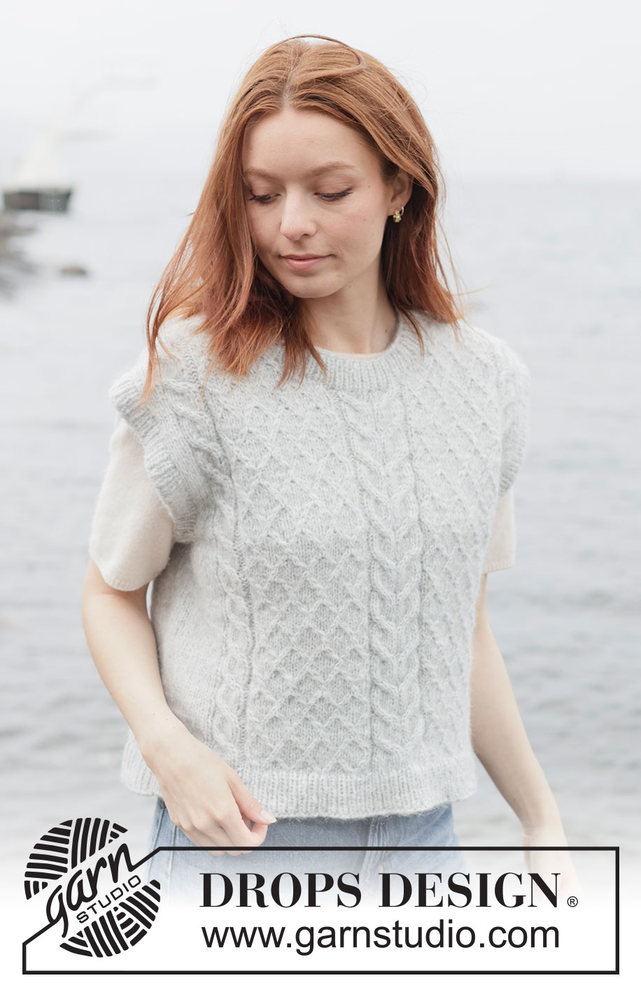 Silver Thistle Vest / DROPS 264-17 - Gilet lavorato ai ferri in DROPS Air. Lavorato dall’alto in basso con spalle europee /diagonali e trecce. Taglie: XS - XXXL.