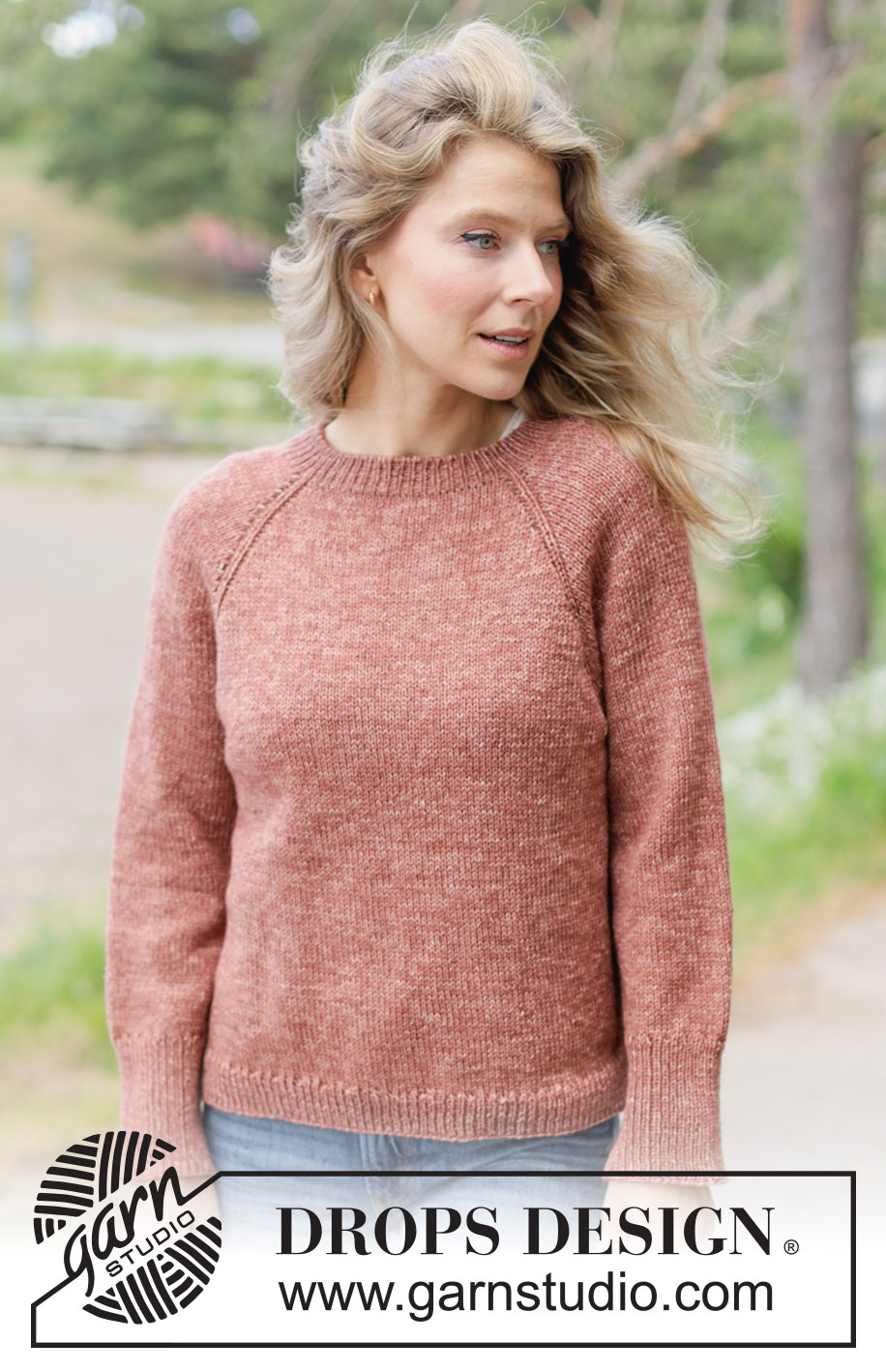 Canyon Twist Sweater / DROPS 264-19 - Sweter na drutach przerabiany od góry do dołu z włóczki DROPS Fiesta. Przerabiany dżersejem, z reglanowymi rękawami. Od XS do XXXL.