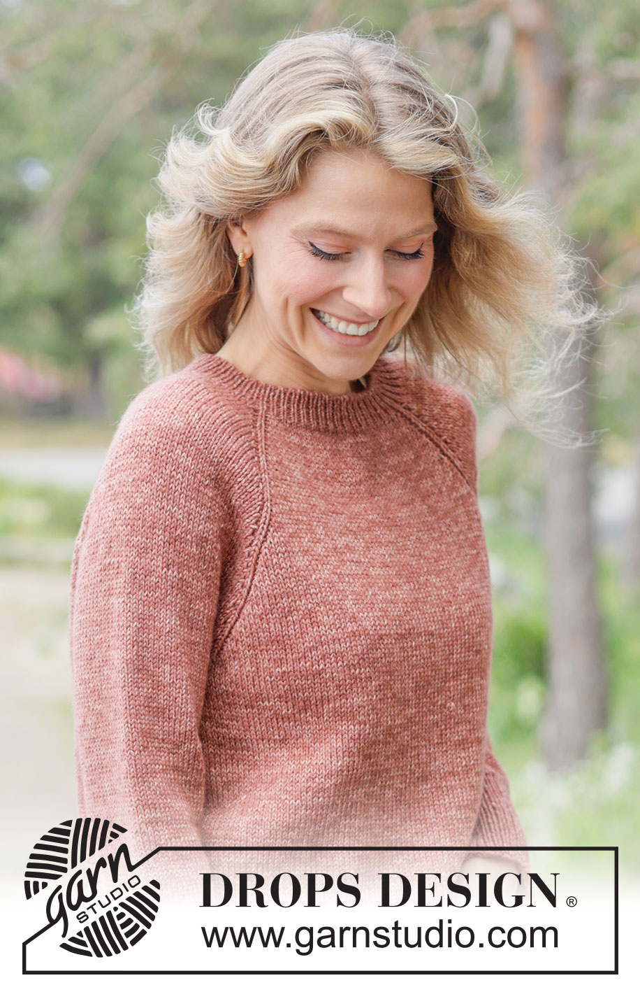 Canyon Twist Sweater / DROPS 264-19 - Sweter na drutach przerabiany od góry do dołu z włóczki DROPS Fiesta. Przerabiany dżersejem, z reglanowymi rękawami. Od XS do XXXL.