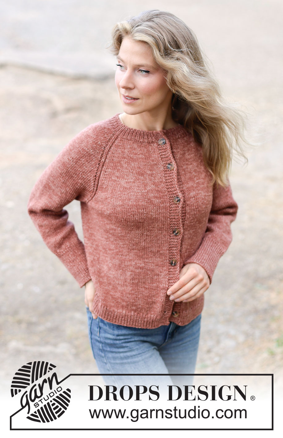 Canyon Twist Cardigan / DROPS 264-20 - Rozpinany sweter na drutach przerabiany od góry do dołu, z włóczki DROPS Fiesta. Wykonany dżersejem, z reglanowymi rękawami. Od XS do XXXL.