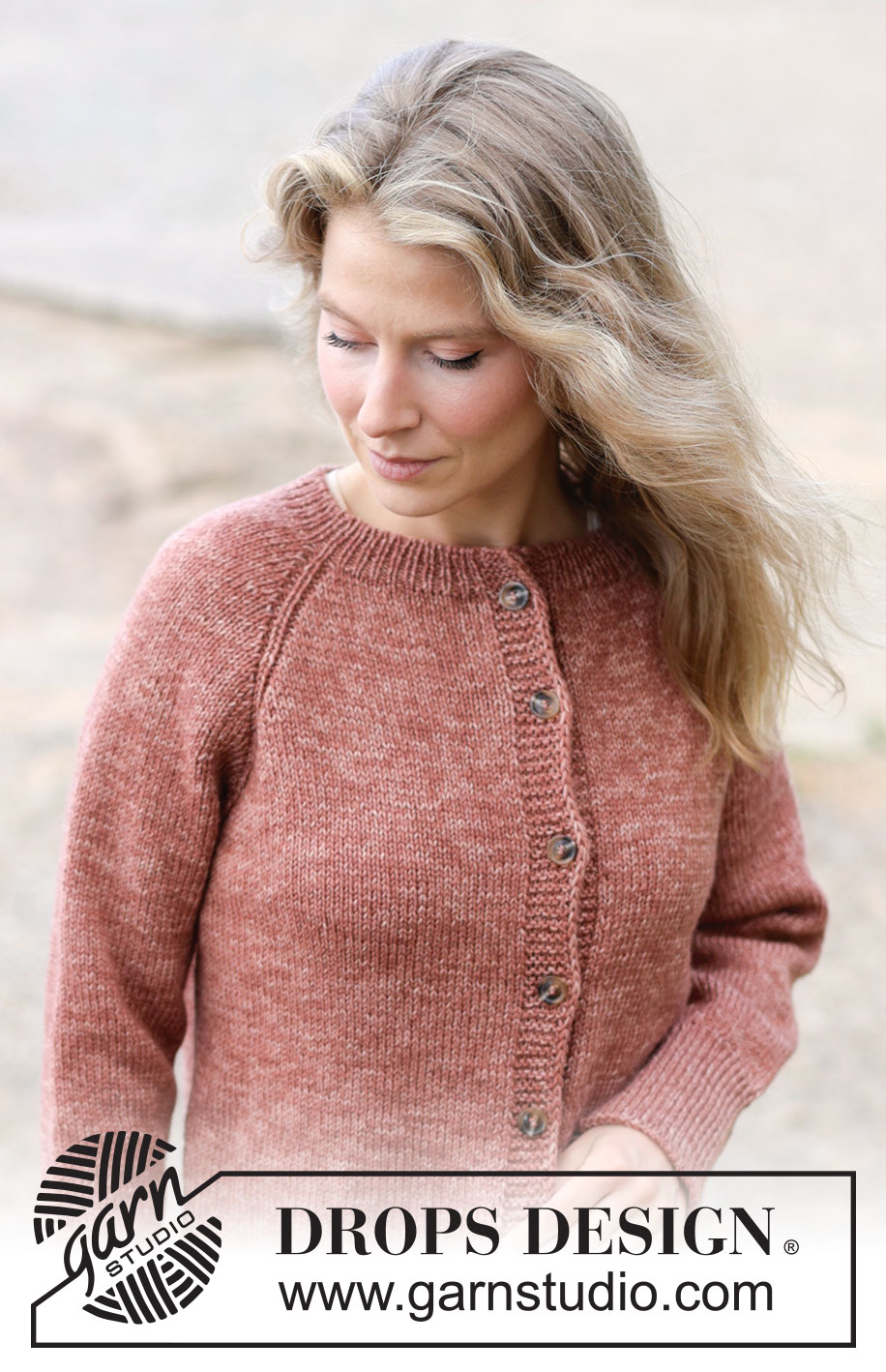 Canyon Twist Cardigan / DROPS 264-20 - Rozpinany sweter na drutach przerabiany od góry do dołu, z włóczki DROPS Fiesta. Wykonany dżersejem, z reglanowymi rękawami. Od XS do XXXL.