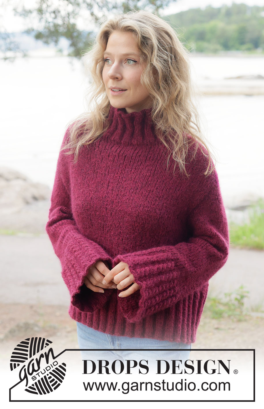 Cherry Hill Sweater / DROPS 264-22 - Gestrickter Oversize - Pullover in DROPS Air glatt rechts mit europäischer Schulter / Schulterschrägung, hohem Kragen / Rollkragen und Zopfmuster. Größe XS - XXXL.