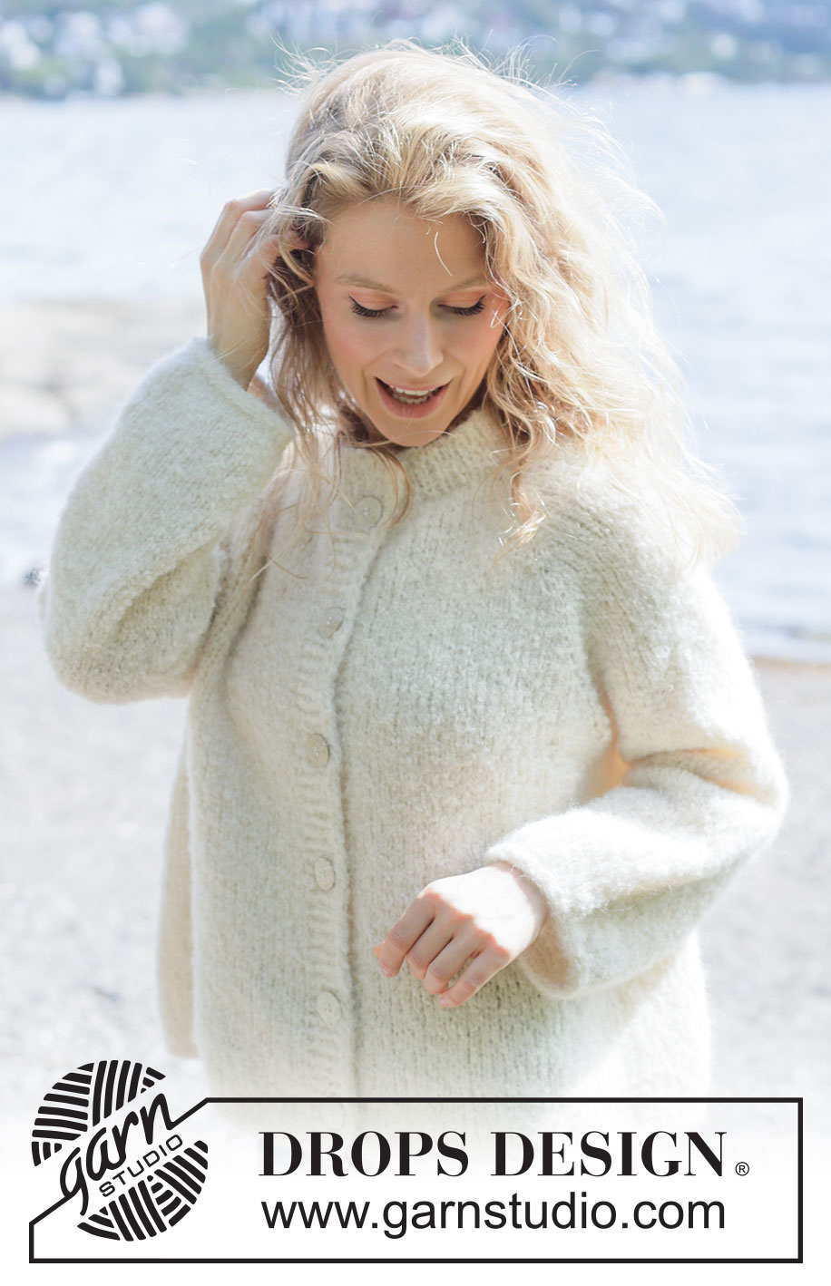 Frost Bloom Cardigan / DROPS 264-24 - Gestrickte Jacke in DROPS Alpaca Bouclé und DROPS Brushed Alpaca Silk. Die Arbeit wird glatt rechts von oben nach unten mit Raglan, Ballonärmeln und I-Cord gestrickt. Größe XS - XXXL.
