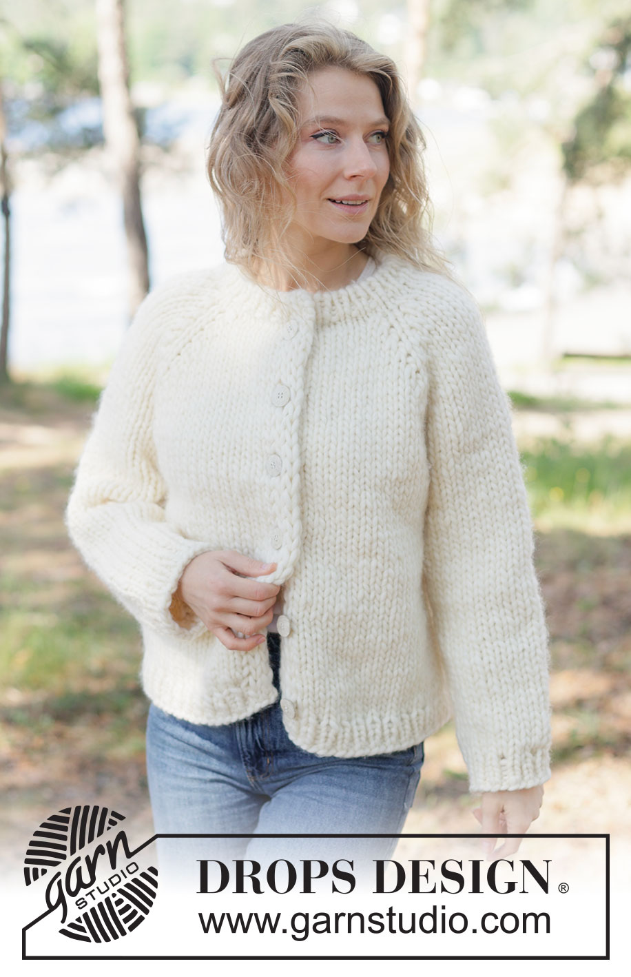 Quiet Hours Cardigan / DROPS 264-25 - Strikket cardigan i 1 tråd DROPS Polaris eller 2 tråde DROPS Snow. Arbejdet strikkes oppefra og ned med raglan og i-cord. Størrelse XS - XXXL.