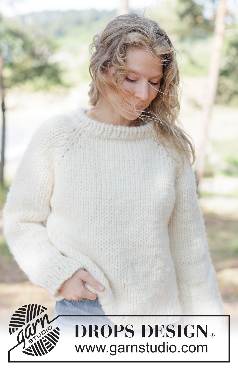 Quiet Hours Sweater / DROPS 264-26 - Kötött pulóver 1 szál DROPS Polaris fonalból, vagy 2 szál DROPS Snow fonal fonalat összefogva A darabot fentről lefelé irányban készítjük, raglán szabásvonallal. Méret: XS - XXXL