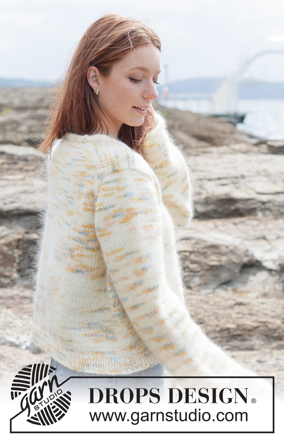 Painted Coastline Sweater / DROPS 264-27 - Strikket bluse i 1 tråd DROPS Fiesta og 2 tråde DROPS Kid-Silk. Arbejdet strikkes oppefra og ned i glatstrik med europæisk bærestykke og i-cord. Størrelse XS - XXXL.