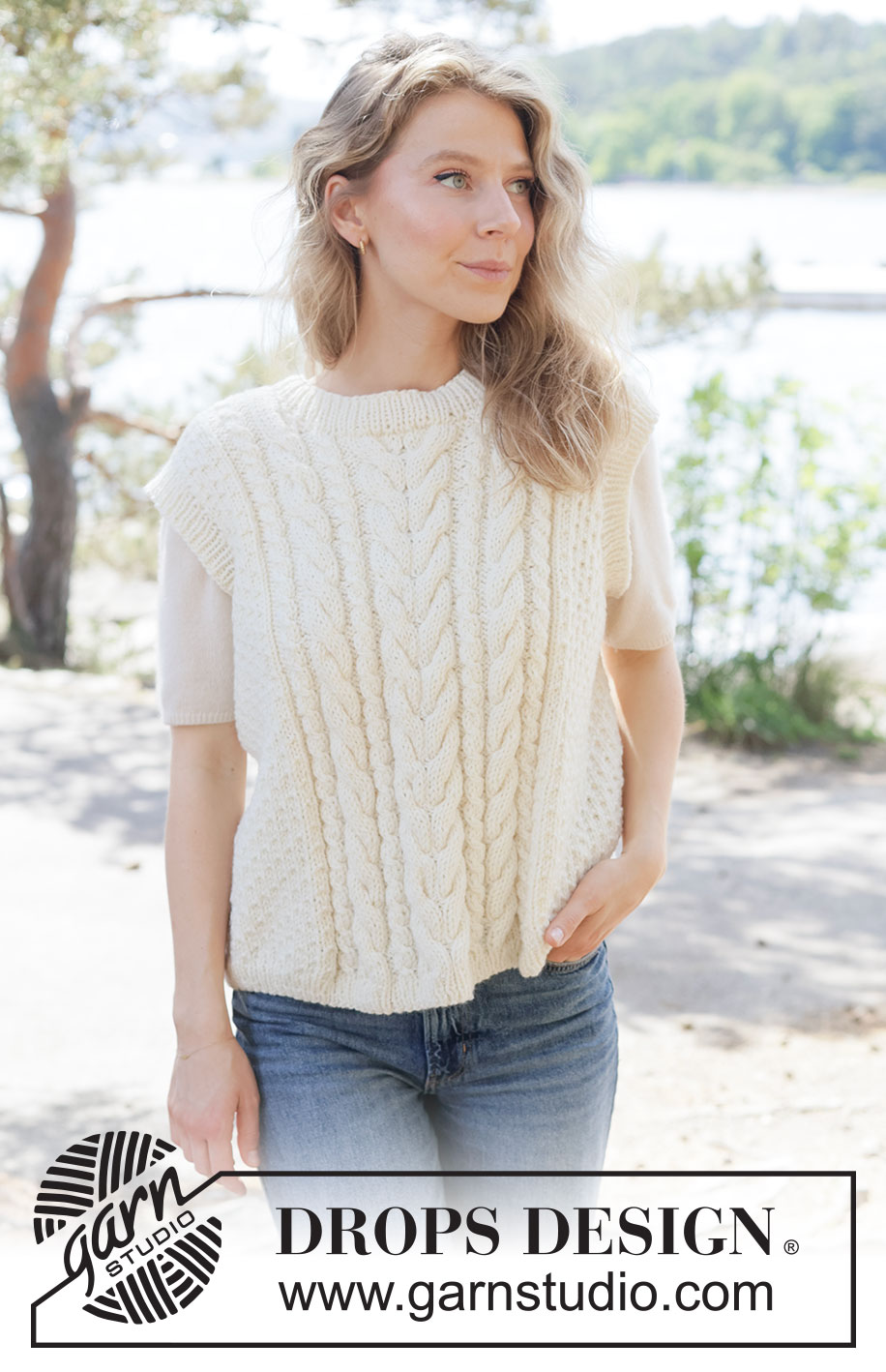 Vanilla Meringue Vest / DROPS 264-29 - Knitted vest in DROPS Alaska or DROPS Big Merino. The piece is worked bottom up with cables, moss stitch and ribbed edges. Sizes XS - XXXL.