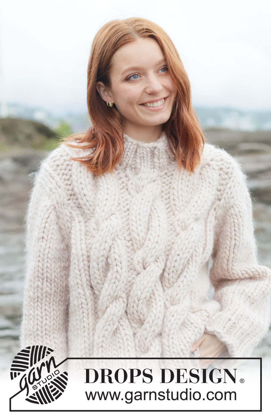 Ivory Cable Sweater / DROPS 264-33 - Strikket bluse DROPS Polaris. Arbejdet strikkes oppefra og ned med europæisk bærestykke / skrå skulder og snoninger. Størrelse XS - XXXL.