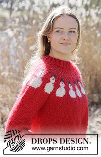 Snowman Magic Sweater / DROPS 264-38 - Sweter na drutach, przerabiany od góry do dołu, z włóczek DROPS Alpaca i DROPS Kid-Silk. Przerabiany dżersejem, z zaokrąglonym karczkiem i żakardem w bałwanki. Od XS do XXXL. Temat: Boże Narodzenie.